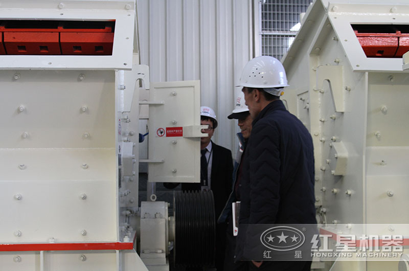 客戶來廠考察石灰石碎石設備