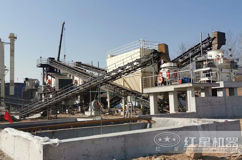 顎式破碎機+圓錐破碎機+制砂機現場 顎式破碎機+圓錐破碎機+制砂機現場