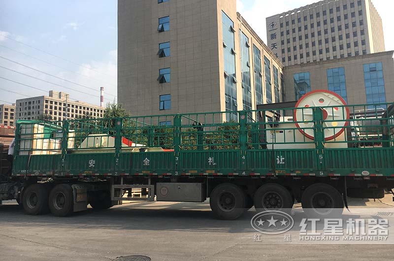 紅星顎式破碎機(jī)廠家發(fā)貨