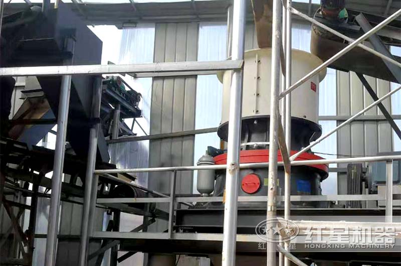 單缸圓錐破碎機(jī)現(xiàn)場 單缸圓錐破碎機(jī)現(xiàn)場