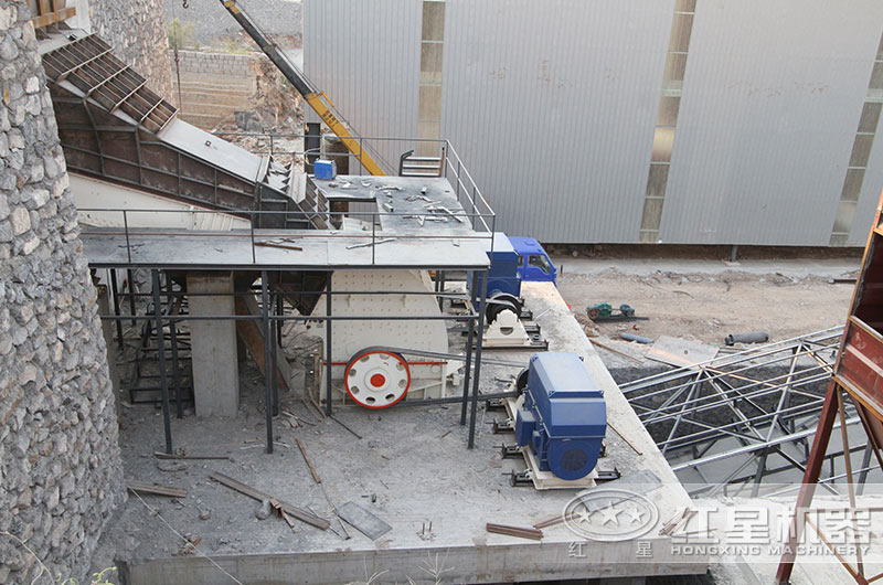 錘式制砂機(jī)客戶現(xiàn)場(chǎng)實(shí)拍