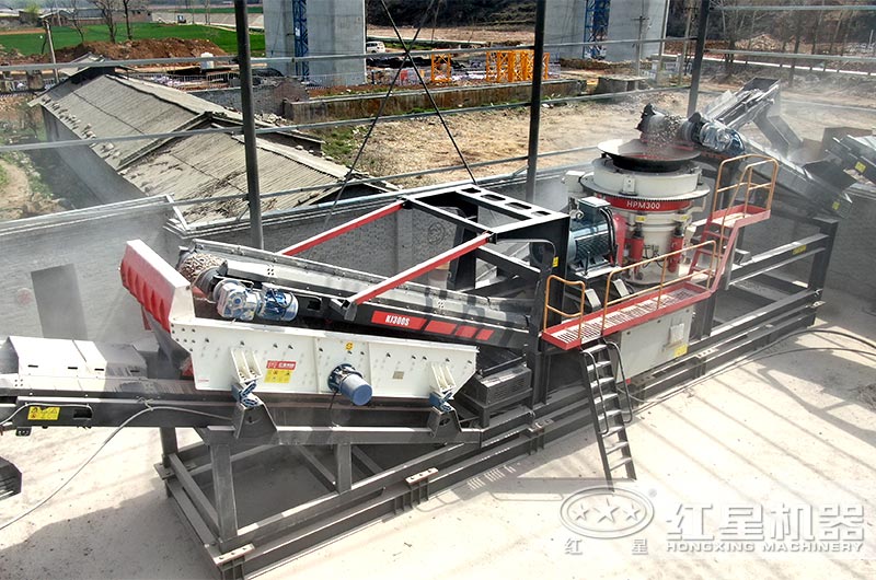 河南廠家生產的移動圓錐破用于高鐵建設現場 河南廠家生產的移動圓錐破用于高鐵建設現場