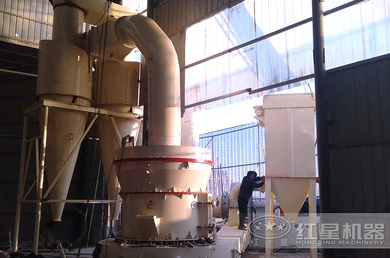 工業(yè)雷蒙機(jī)現(xiàn)場(chǎng)實(shí)拍 工業(yè)雷蒙機(jī)現(xiàn)場(chǎng)實(shí)拍