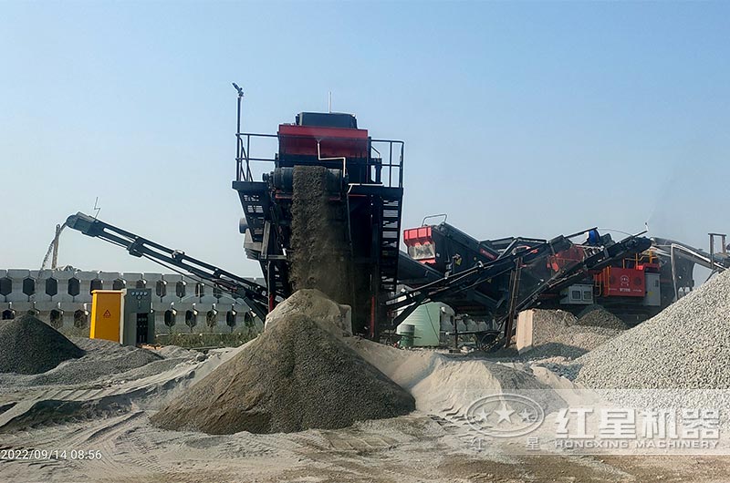 鶴伊高速砂石項(xiàng)目生產(chǎn)現(xiàn)場(chǎng) 鶴伊高速砂石項(xiàng)目生產(chǎn)現(xiàn)場(chǎng)