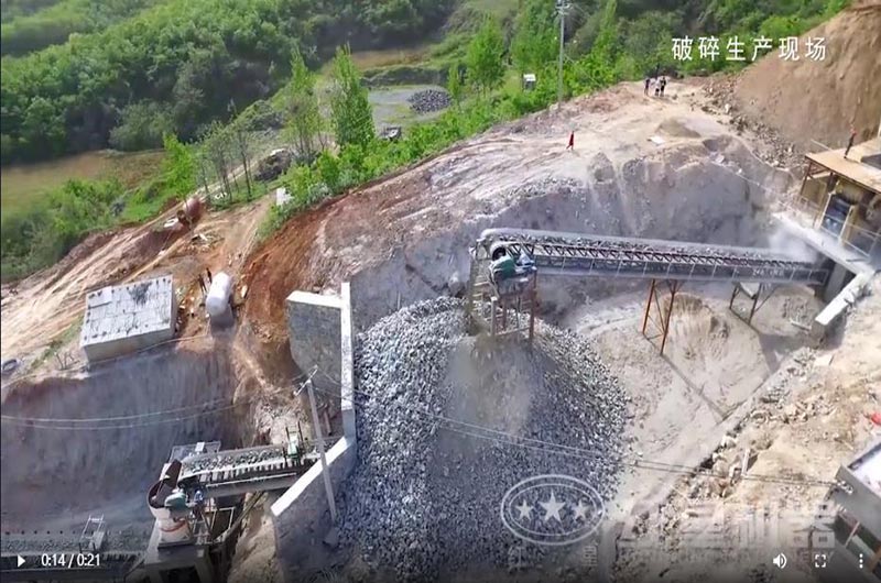 青石破碎現(xiàn)場(chǎng)實(shí)拍 青石破碎現(xiàn)場(chǎng)實(shí)拍