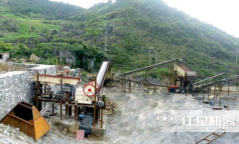 顎式破碎機和反擊式破碎機現場