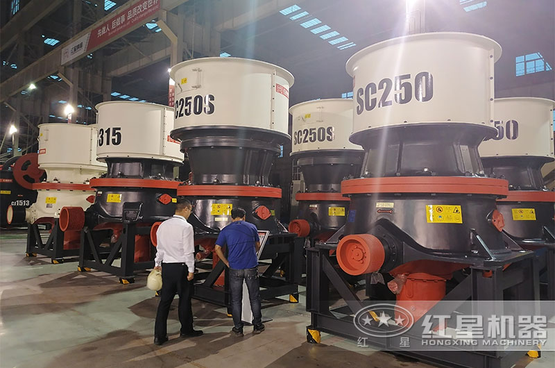 客戶考察圓錐破碎機設備 客戶考察圓錐破碎機設備