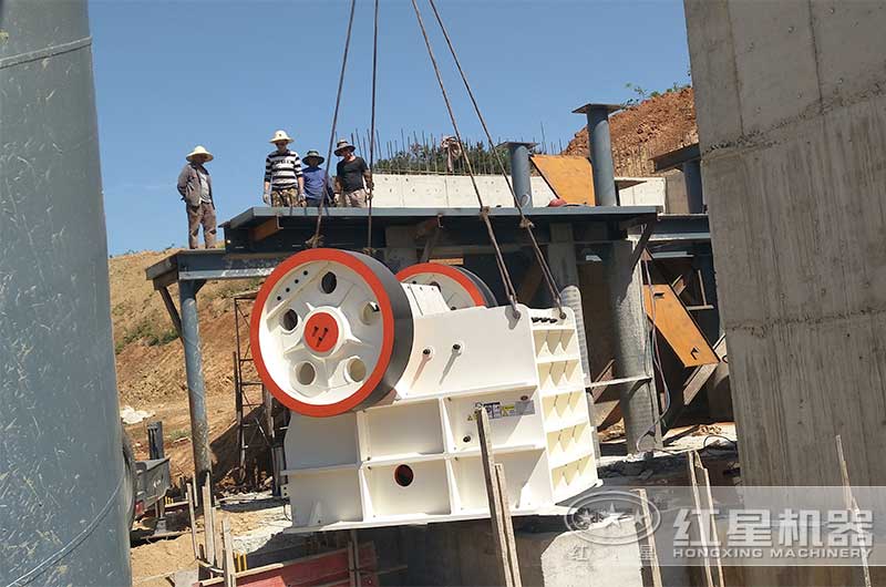 顎式破碎機安裝現場 顎式破碎機安裝現場