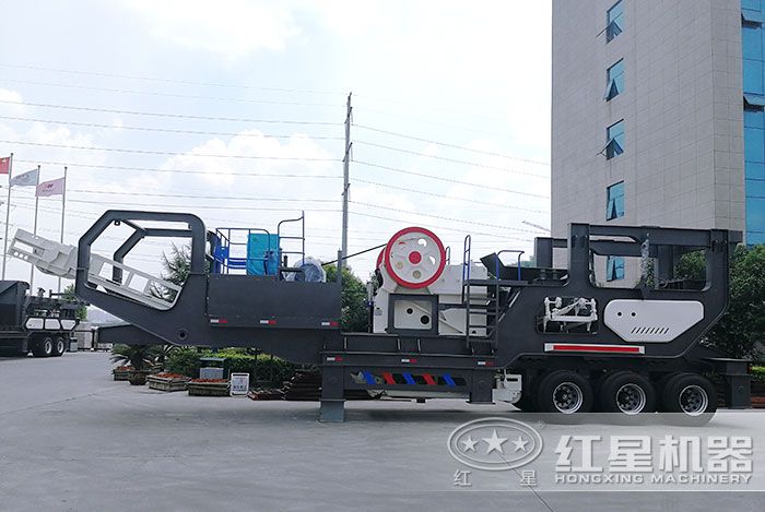 移動(dòng)破碎機(jī)搭載顎式破碎機(jī)