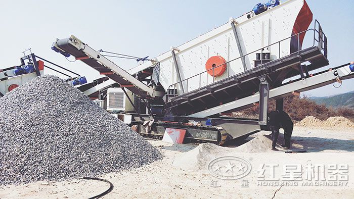 履帶移動(dòng)破碎機(jī)用戶現(xiàn)場(chǎng)