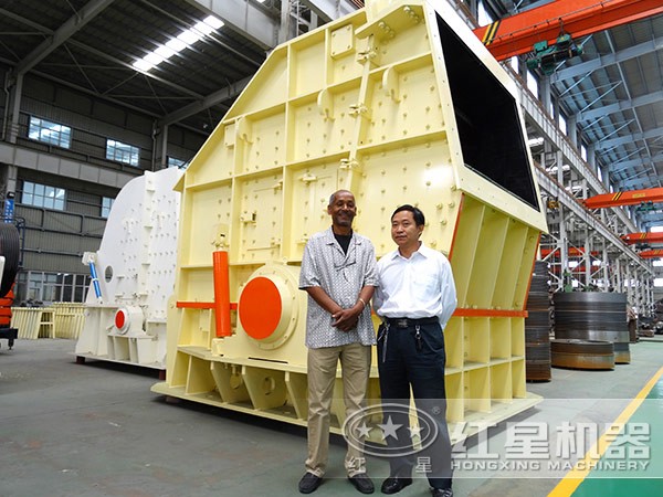 反擊破碎機(jī)設(shè)備