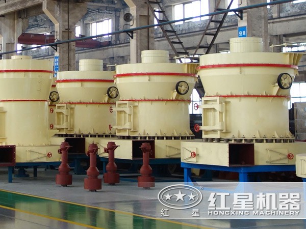 排列整齊的雷蒙粉磨機 排列整齊的雷蒙粉磨機