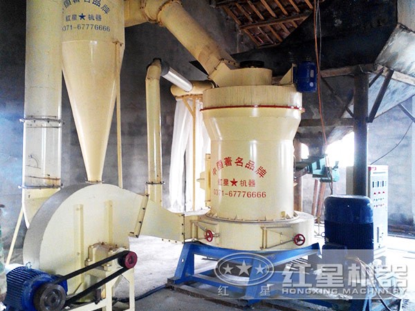 1200目錳礦磨粉機(jī)現(xiàn)場(chǎng)作業(yè)圖 1200目錳礦磨粉機(jī)現(xiàn)場(chǎng)作業(yè)圖