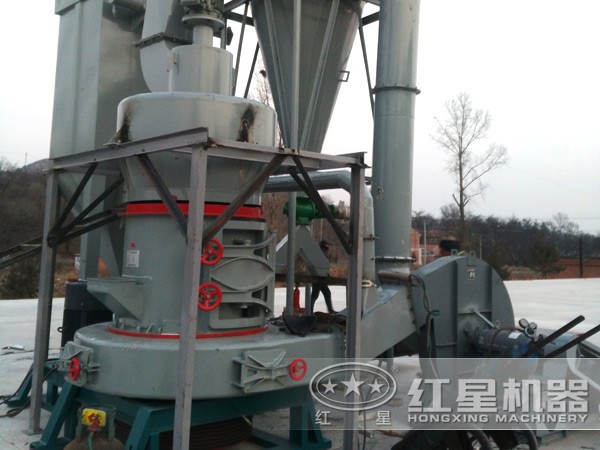 超細磨粉機現(xiàn)場作業(yè)圖 超細磨粉機現(xiàn)場作業(yè)圖