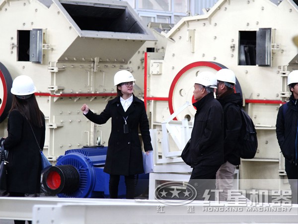 客戶參觀細碎機車間 客戶參觀細碎機車間