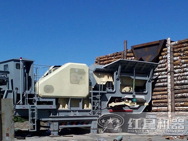 新款小型移動式破碎機現場作業圖 新款小型移動式破碎機現場作業圖