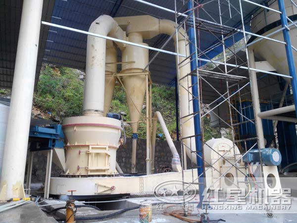 3216型雷蒙磨現(xiàn)場作業(yè)圖 3216型雷蒙磨現(xiàn)場作業(yè)圖