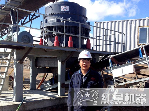 花崗巖圓錐破作業現場圖 花崗巖圓錐破作業現場圖