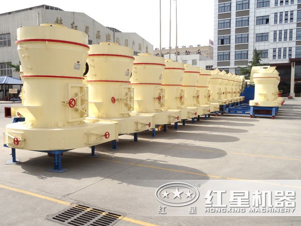 廠區(qū)排列整齊的5R立式磨粉機(jī) 廠區(qū)排列整齊的5R立式磨粉機(jī)