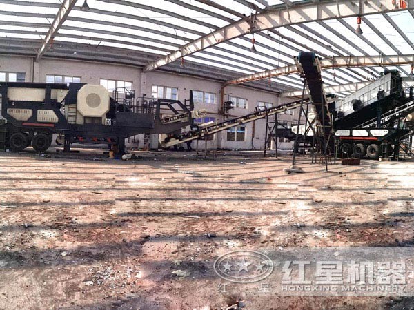 青石移動(dòng)破碎站現(xiàn)場(chǎng)作業(yè)圖 青石移動(dòng)破碎站現(xiàn)場(chǎng)作業(yè)圖