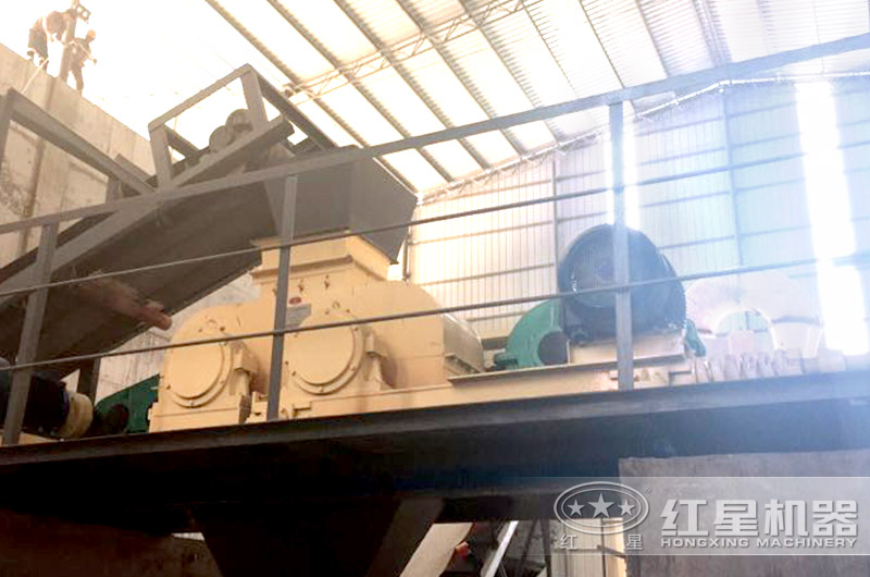 北京對輥破碎機現場