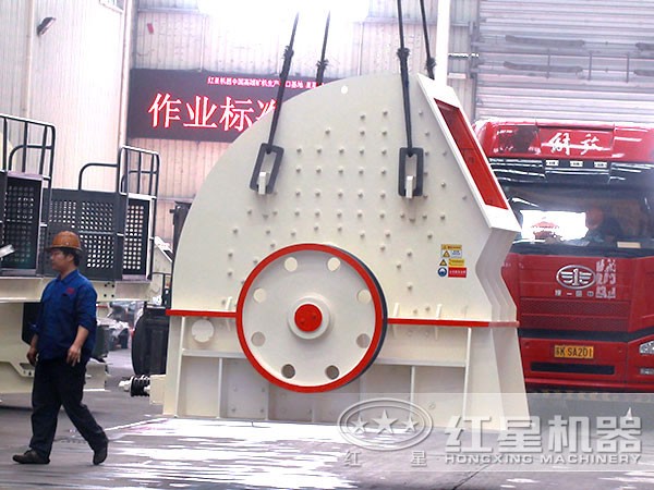 方解石PCZ型重錘碎石機廠區(qū) 方解石PCZ型重錘碎石機廠區(qū)