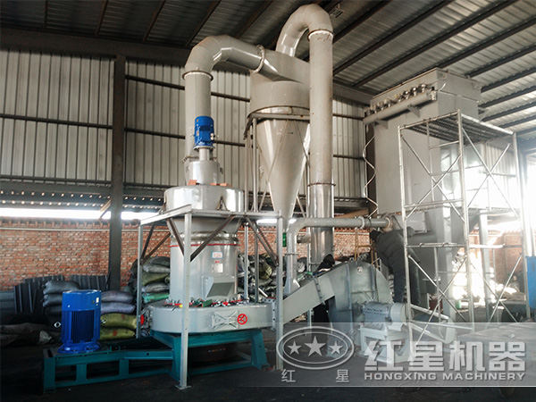 4525、4119雷蒙磨粉機(jī)現(xiàn)場(chǎng)作業(yè)圖 4525、4119雷蒙磨粉機(jī)現(xiàn)場(chǎng)作業(yè)圖