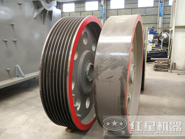 PE1200×1500顎式破碎機:皮帶輪+配重輪 PE1200×1500顎式破碎機:皮帶輪+配重輪