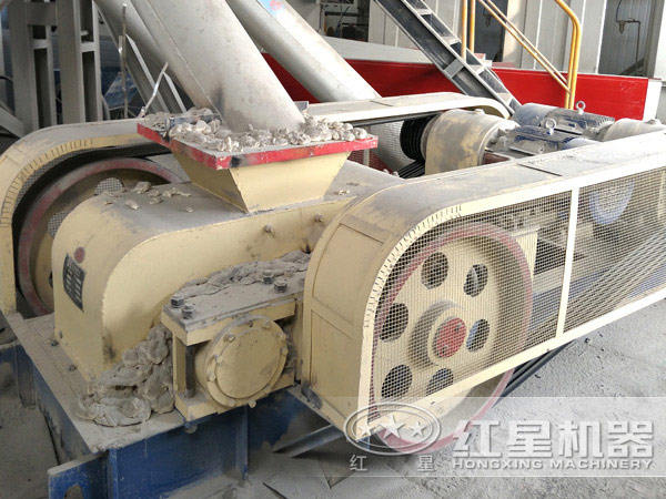 對輥破碎機客戶破碎現(xiàn)場 對輥破碎機客戶破碎現(xiàn)場