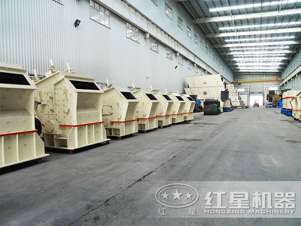 排列整齊PF1315反擊砸石機(jī)_打石機(jī)廠區(qū)圖 排列整齊PF1315反擊砸石機(jī)_打石機(jī)廠區(qū)圖