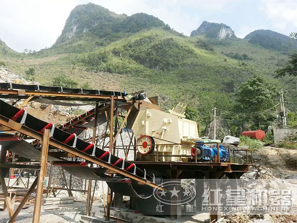 PF1315反擊砸石機(jī)_打石機(jī)現(xiàn)場作業(yè)圖 PF1315反擊砸石機(jī)_打石機(jī)現(xiàn)場作業(yè)圖