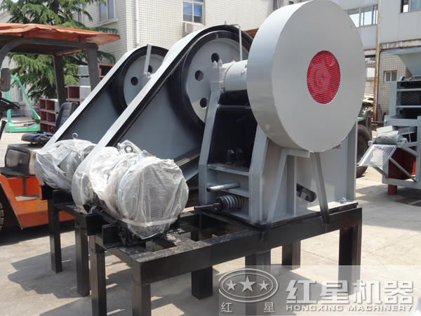 pe200-300側(cè)面圖，搭載7.5kw電動機(jī)