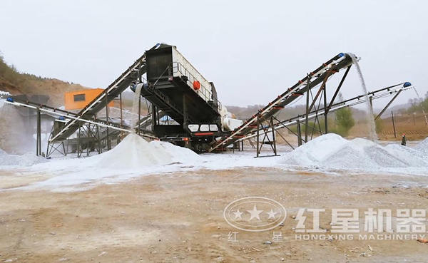 顎式移動(dòng)破碎機(jī)破碎青石 顎式移動(dòng)破碎機(jī)破碎青石