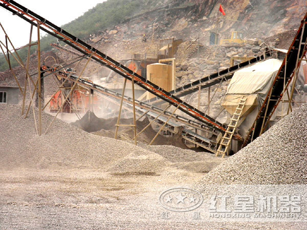 復(fù)合式碎石機(jī)現(xiàn)場(chǎng)作業(yè)圖 復(fù)合式碎石機(jī)現(xiàn)場(chǎng)作業(yè)圖