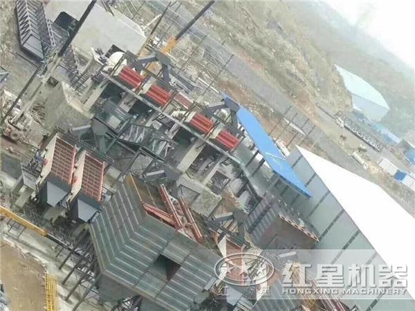 時產1500噸重錘式破碎石機現(xiàn)場 時產1500噸重錘式破碎石機現(xiàn)場