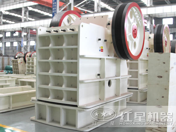 PE-900×1200顎式破碎機