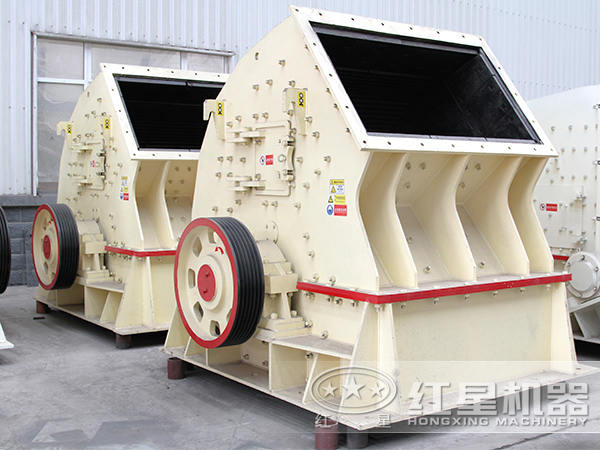 鐵礦石PCZ17116碎石機(jī)廠區(qū)排列整齊圖 鐵礦石PCZ17116碎石機(jī)廠區(qū)排列整齊圖