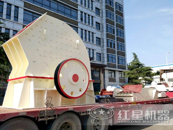 立軸煤渣錘破機廠區發貨圖 立軸煤渣錘破機廠區發貨圖