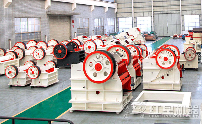 小型鄂式粉碎機(jī)車間圖 小型鄂式粉碎機(jī)車間圖