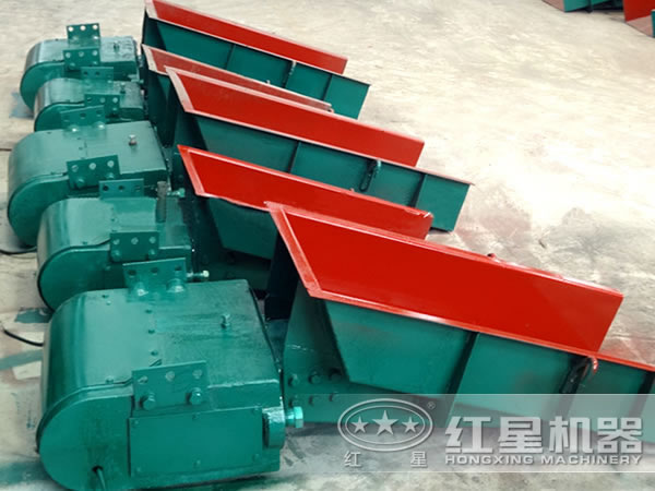 煤矸石電磁給料機廠區(qū)排列整齊圖 煤矸石電磁給料機廠區(qū)排列整齊圖