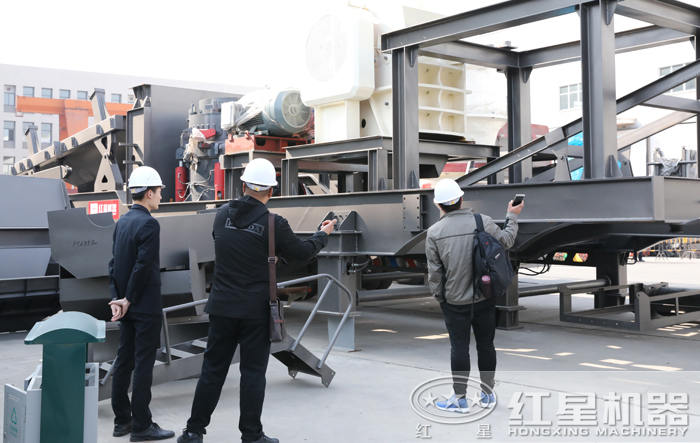 超大型雙機移動破碎站 超大型雙機移動破碎站