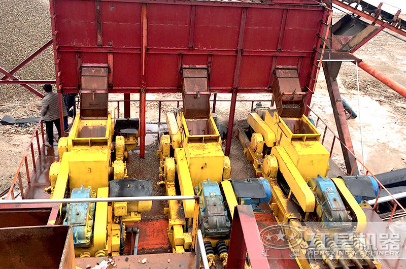 齒輥式破碎機現場圖 齒輥式破碎機現場圖