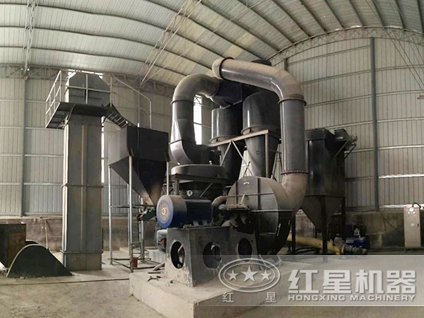 小型立式礦物磨粉機現場作業 小型立式礦物磨粉機現場作業