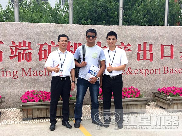 大型廠區客戶與紅星代表合影留念 大型廠區客戶與紅星代表合影留念