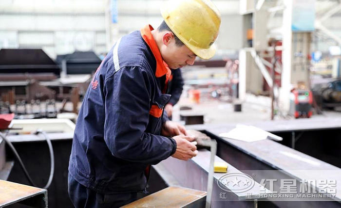 認真、精細是紅星工作人員對設備的高標準 認真、精細是紅星工作人員對設備的高標準