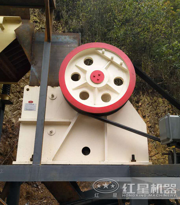 石屑600×900顎式破碎機現場作業圖 石屑600×900顎式破碎機現場作業圖