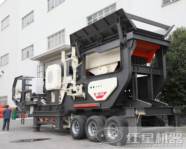200多噸青石移動式碎石機 200多噸青石移動式碎石機