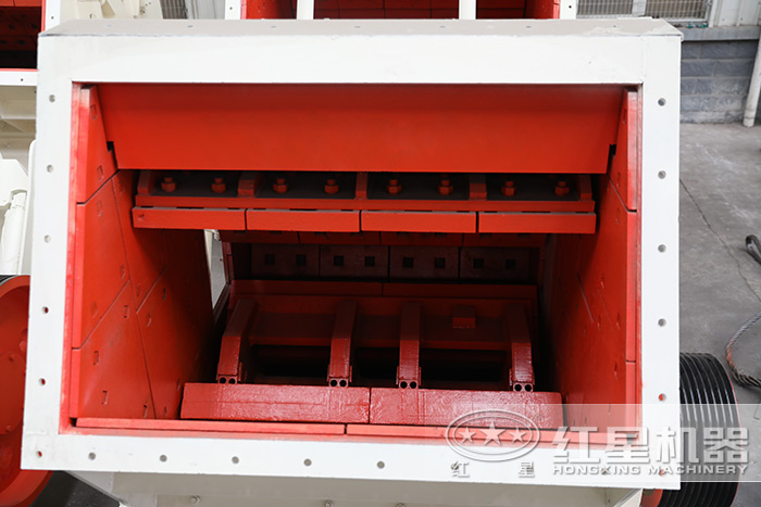 粗碎反擊式制砂（沙）機(jī)進(jìn)料口