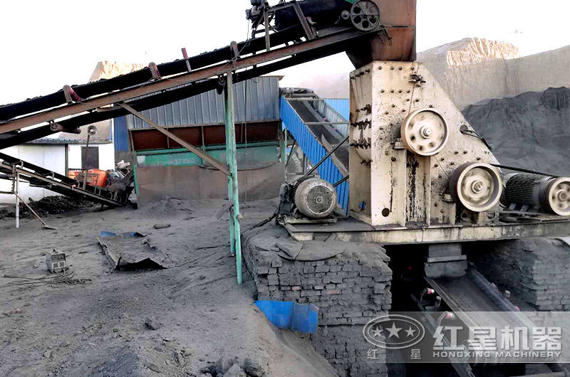 雙級破碎機作業(yè)現(xiàn)場 雙級破碎機作業(yè)現(xiàn)場