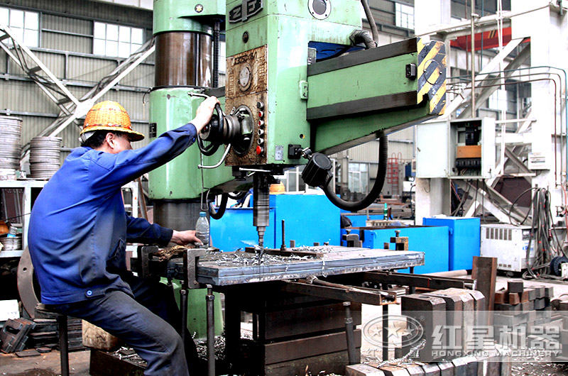 紅星技術(shù)工人作業(yè)實拍 紅星技術(shù)工人作業(yè)實拍